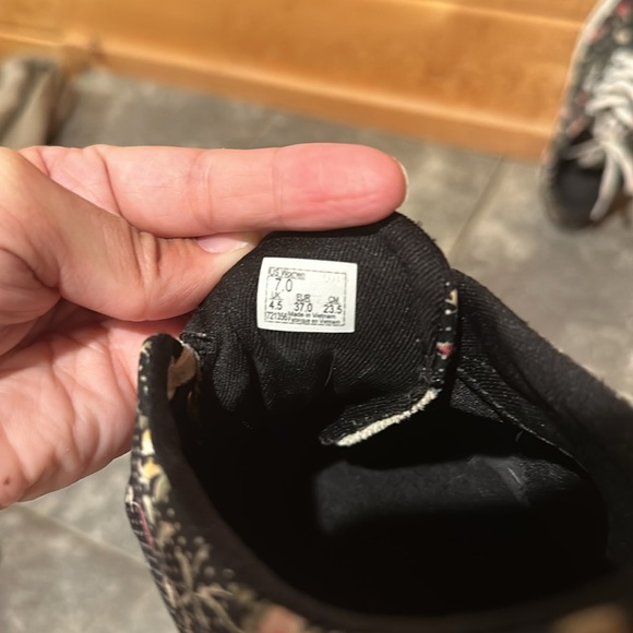 Vans authentic sneakers - black with floral and tiny polka dot print - Picture 6 of 6